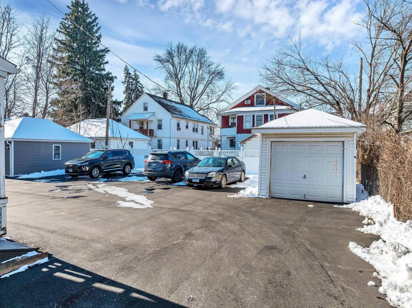 Welcome To Hat City Danbury, A Suburban Retreat Exterior photo